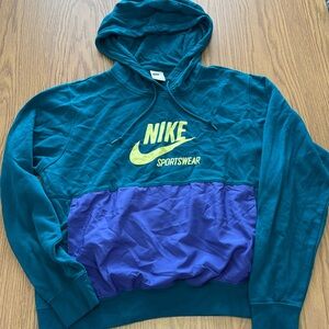 Retro looking Nike sportswear hoodie. Kangaroo pocket. Size M. Deep teal green